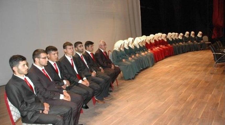 Hafızlık Talebeleri &Ouml;d&uuml;llendirildi