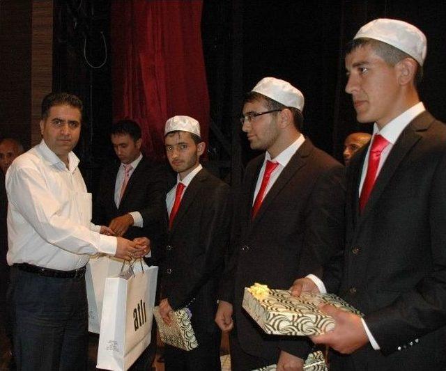 Hafızlık Talebeleri &Ouml;d&uuml;llendirildi 1