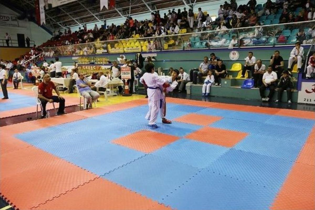 Sakarya B&uuml;y&uuml;kşehir Belediyesi 550 Sporcuyu Buluşturdu