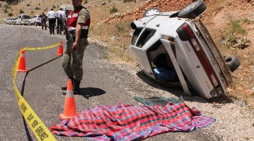 Adıyaman'da Otomobil Takla Attı: 2 &Ouml;l&uuml;, 4 Yaralı