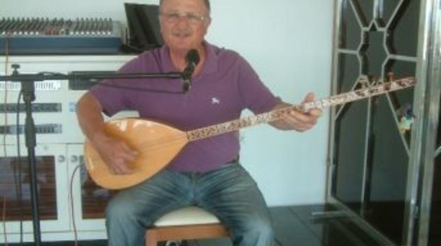 45 Yıldır, B&ouml;lgede Bağlama &Ccedil;alıp T&uuml;rk&uuml; S&ouml;yl&uuml;yor