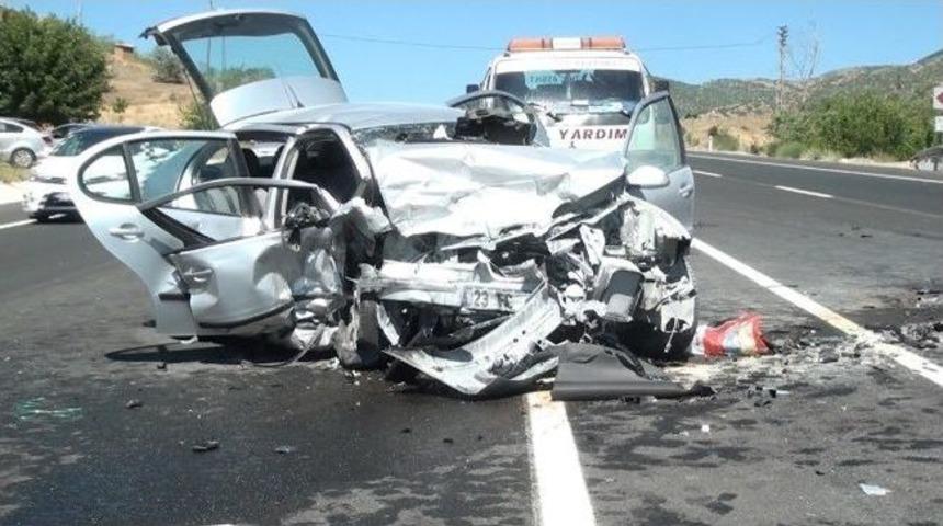 Elazığ-malatya Karayolunda Kaza: 1 &Ouml;l&uuml;, 6 Yaralı