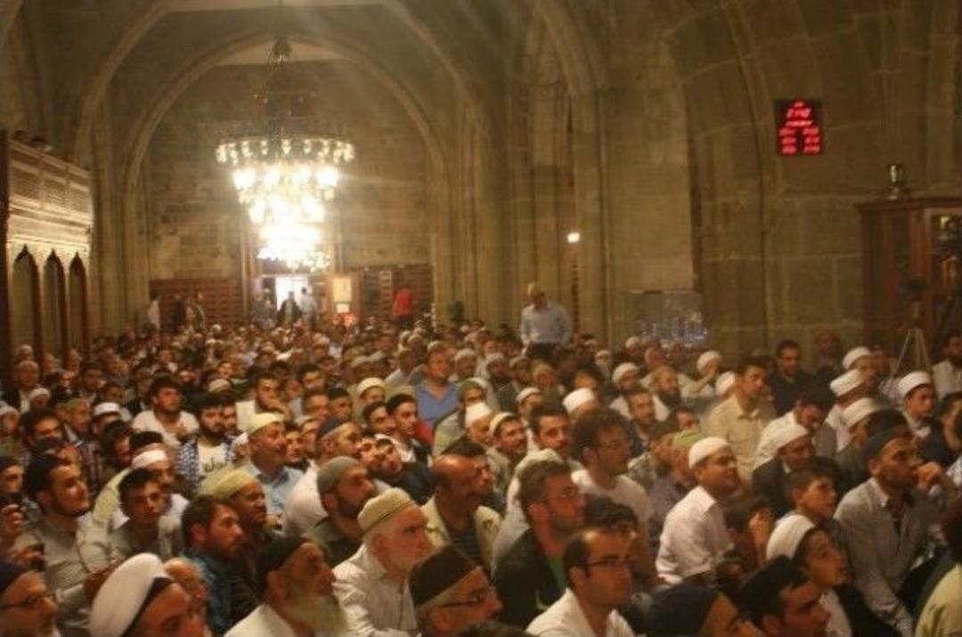 Vuslat Hocalarına İcazet Verdi