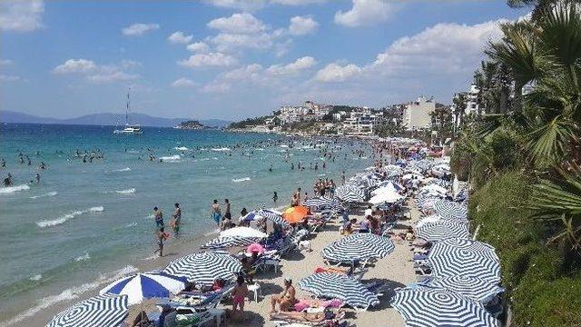 Kuşadası&rsquo;nda Plajlar Doldu 1