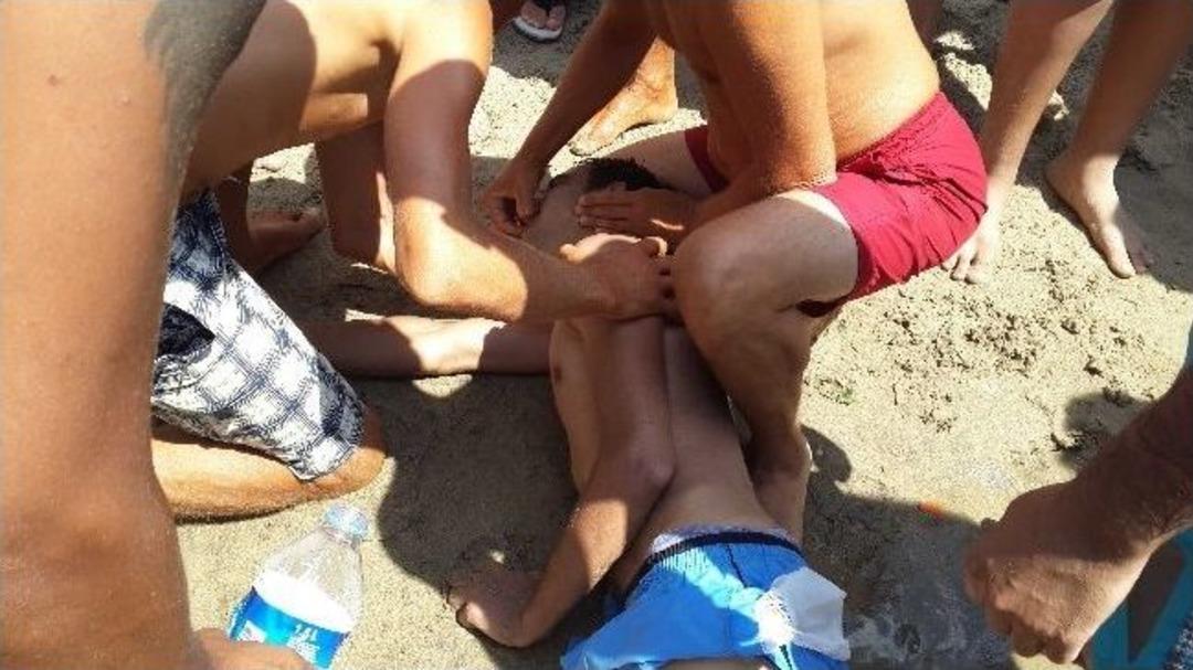 Kuşadası&rsquo;nda Boğulmak &Uuml;zere Olan Gen&ccedil; Hayata D&ouml;nd&uuml;r&uuml;ld&uuml;