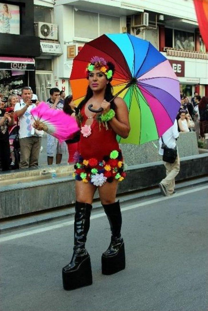 Antalya’da Lgbti Üyelerinden Yürüyüş G3