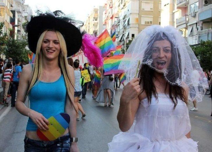 Antalya’da Lgbti Üyelerinden Yürüyüş G4