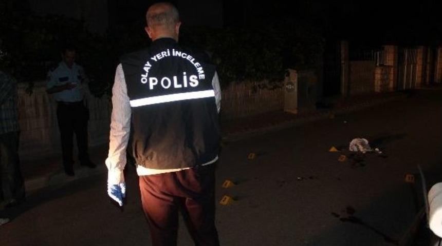 Sokak Ortasında Silahlı Saldırıya Uğraşan İki Kardeş &Ouml;ld&uuml;