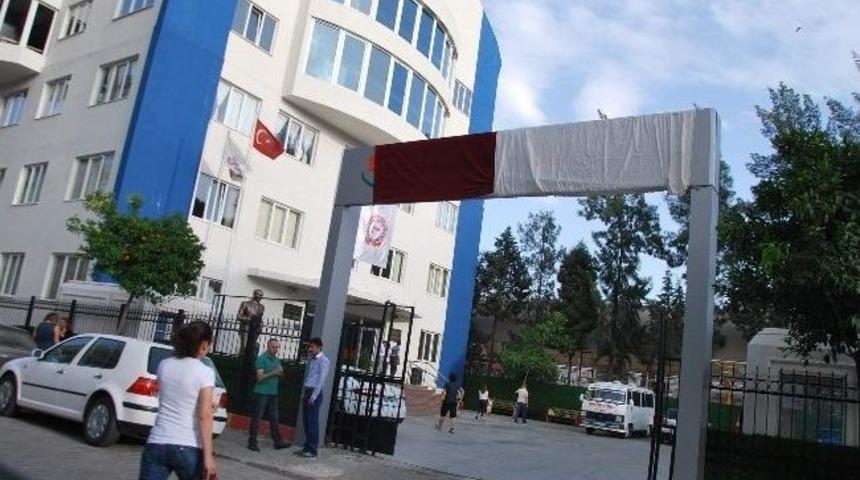 Patronlar Anlaşamayınca Okulun Tabelaları Kapatıldı