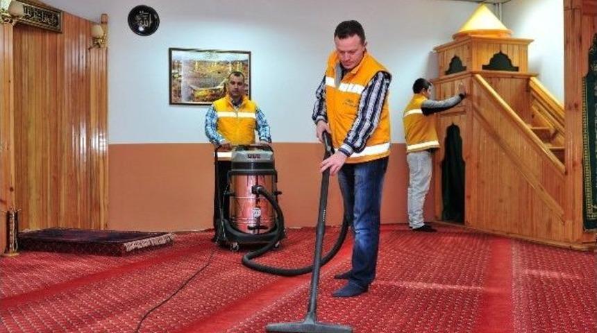 Mamak&rsquo;ta Camiler Ve Mezarlıklar Ramazana Hazır