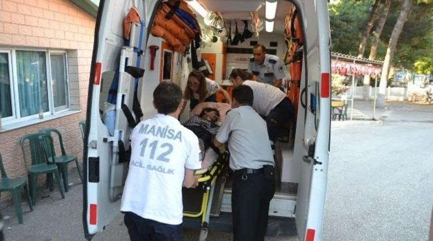 Ref&uuml;je &Ccedil;arpan Motosiklet Devrildi: 1 Ağır Yaralı