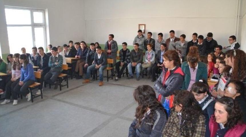 Vietnam&rsquo;a Okumak İ&ccedil;in Gitti Pop Star Oldu