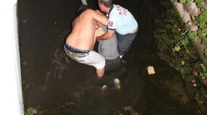 Spor Yaparken 5 Metrelik Kanala D&uuml;şt&uuml;