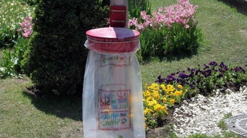 Ke&ccedil;i&ouml;ren Belediyesi Caddelerini Şeffaf &Ccedil;&ouml;p Torbalarıyla Donatıyor