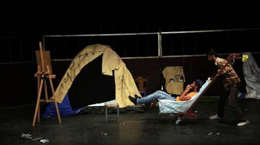 'name' Oyunu Tiyatro Severlerle Buluştu