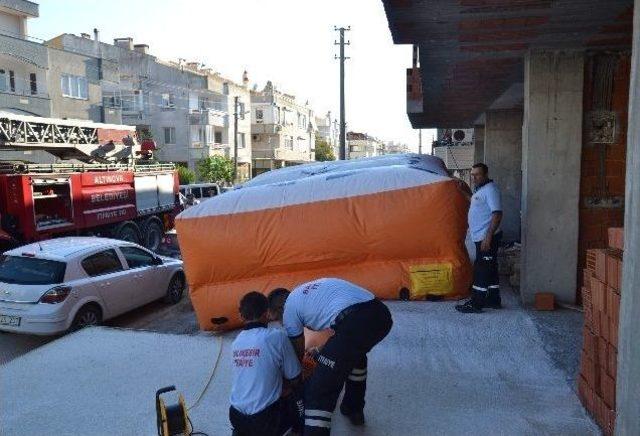 Şimdi De Bir İnşaatın Tepesine &Ccedil;ıktı 1