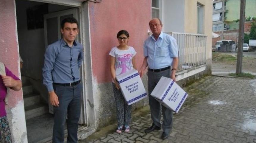 Selendi'de Ramazan Paketleri Muhta&ccedil; Ailelere Teslim Edildi
