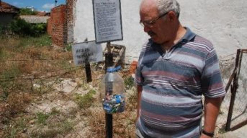 Kendi &Ccedil;abasıyla Atık Pilleri Topluyor