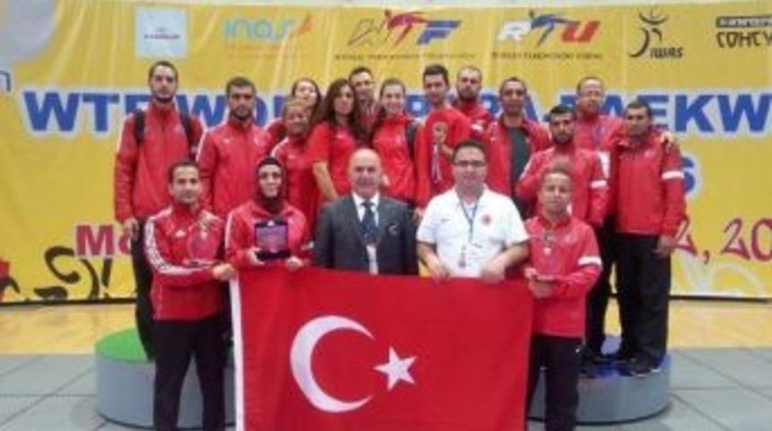 Milli Taekwondocular Rusya&rsquo;da Madalyaları Topladı