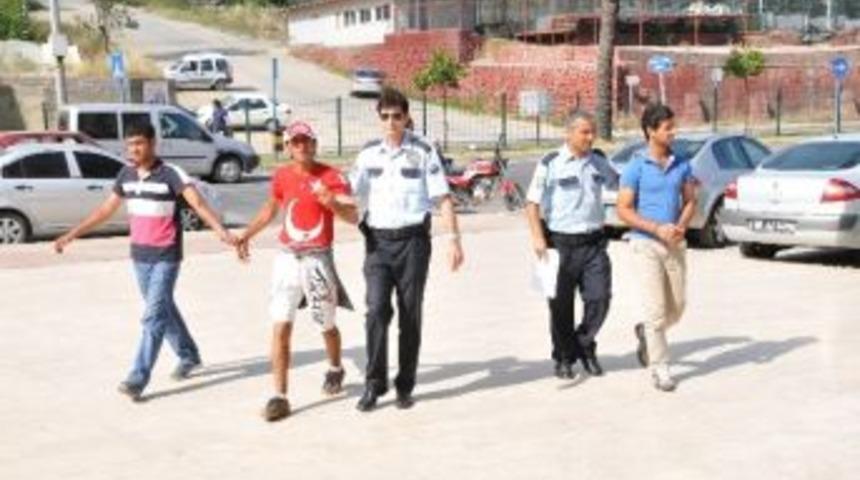 Otomobilden Hırsızlık Yapan 3 Kişi Tutuklandı