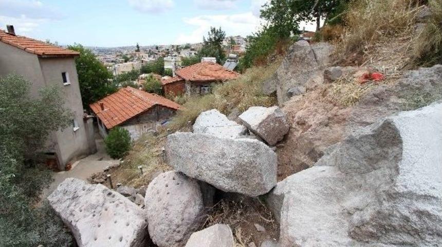 Karşıyaka'da Heyelan Tehlikesine Kalıcı &Ccedil;&ouml;z&uuml;m