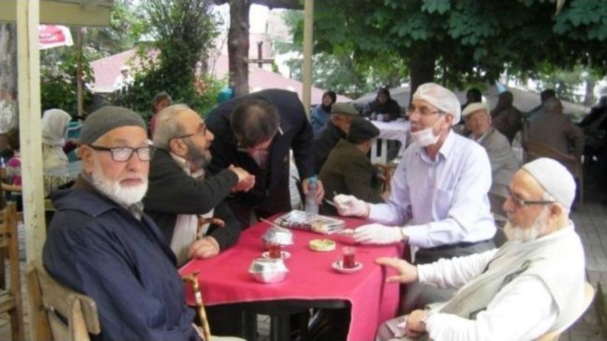 Taraklı Belediye Başkanlığı İrmik Helvası Dağıttı