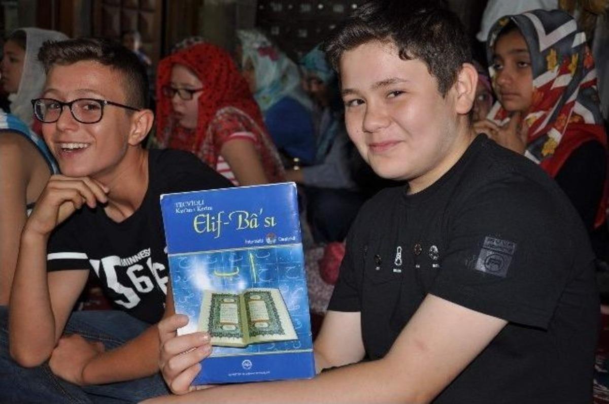 Camiler &Ccedil;ocuk Sesleriyle Şenlendi