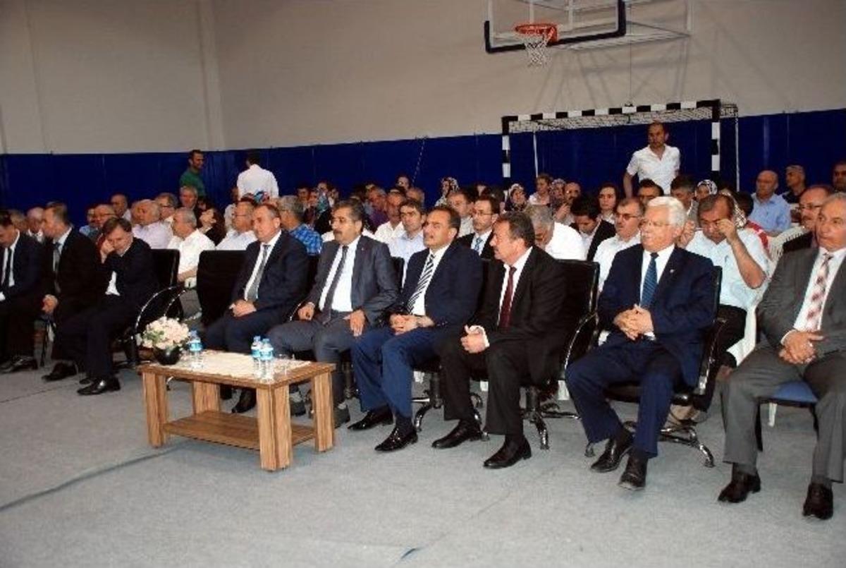 İzzet Baysal Vakfı Lise Birincilerini &Ouml;d&uuml;llendirdi