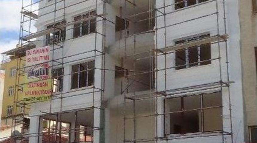 Uyumak İ&ccedil;in Girdiği İnşaatta D&uuml;şerek Yaralandı