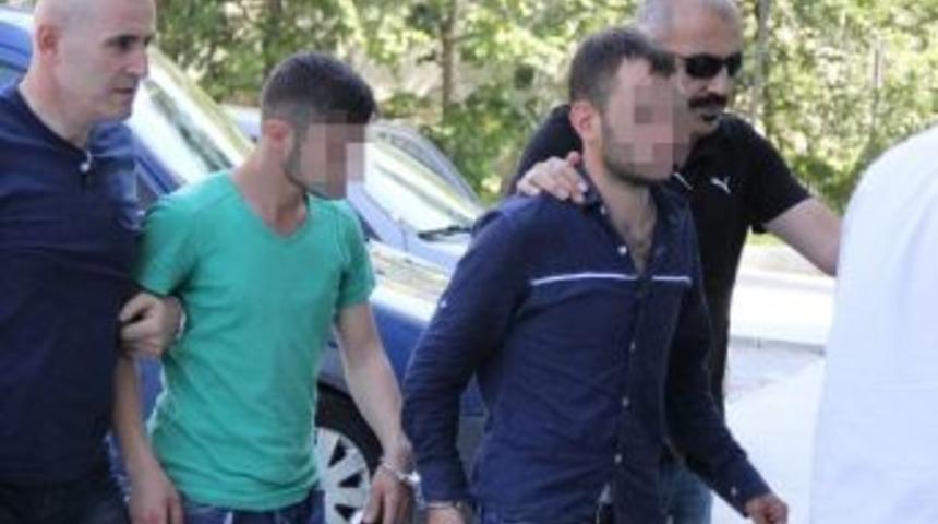 Bı&ccedil;aklı Saldırıya 2 G&ouml;zaltı