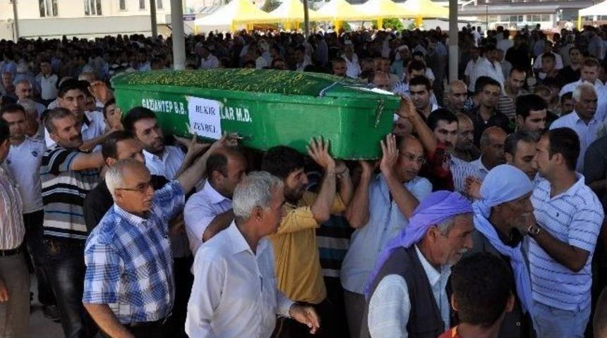 Nehirde Boğulan Baba İle Oğulları Toprağa Verildi