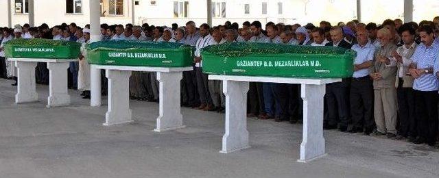 Nehirde Boğulan Baba İle Oğulları Toprağa Verildi 1