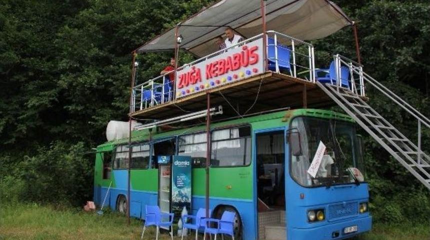 &Ccedil;ift Katlı Y&uuml;r&uuml;yen Kebap Salonu: "kebab&uuml;s"