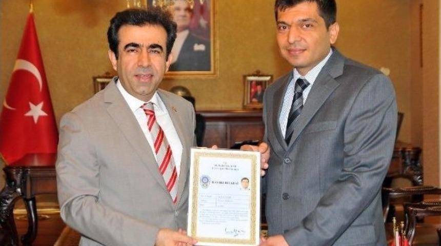 Vali G&uuml;zeloğlu'ndan Emniyet Personeline Başarı Belgesi