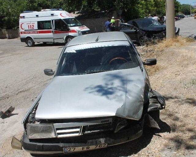 Otomobiller Kafa Kafaya &Ccedil;arpıştı: 3 Yaralı 1