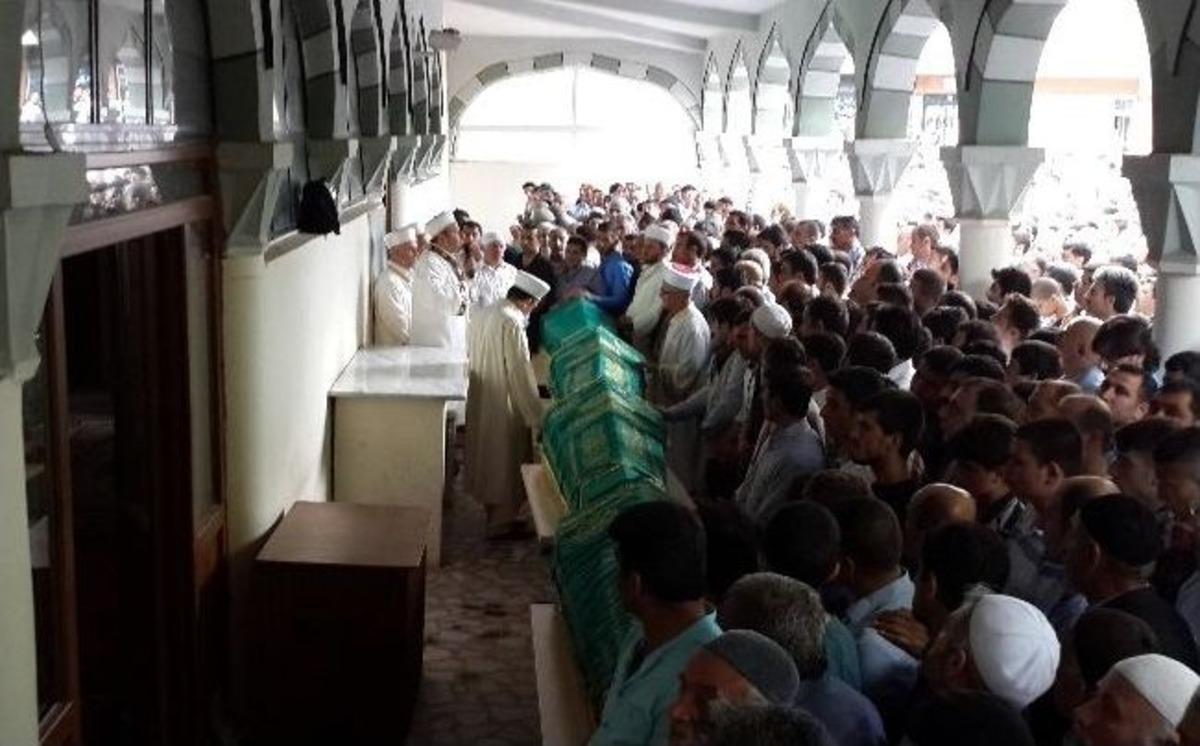 Şile&rsquo;de Boğularak &Ouml;len 4 Gen&ccedil; Toprağa Verildi