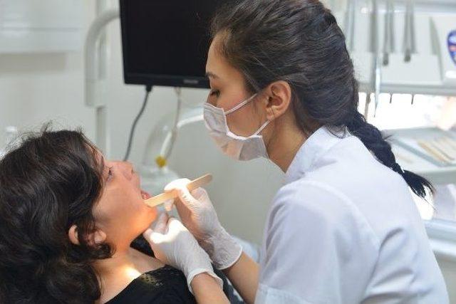 Engelli Bireyler Diş Kontrol&uuml;nden Ge&ccedil;iyor 1