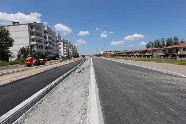 Serdivan’daki Yol Düzenleme Ve Kavşak Çalışmaları Tamamlanıyor