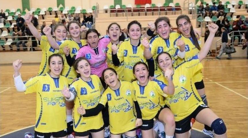 Osmangazili Bayan Hentbolculara Milli Davet