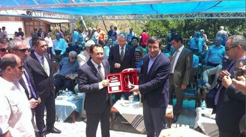 Bakan Yılmaz Kemaliye Şenliklerinde