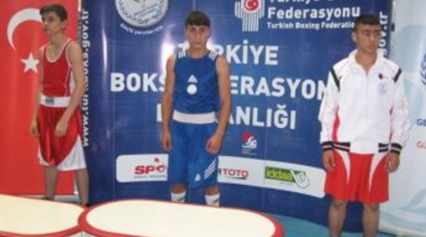 Vanlı Boks&ouml;rler T&uuml;rkiye Şampiyonu Oldu