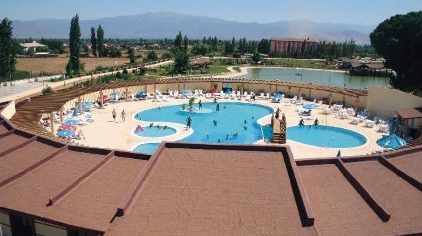 &Ouml;demişlilerin Havuz Keyfi Başlıyor