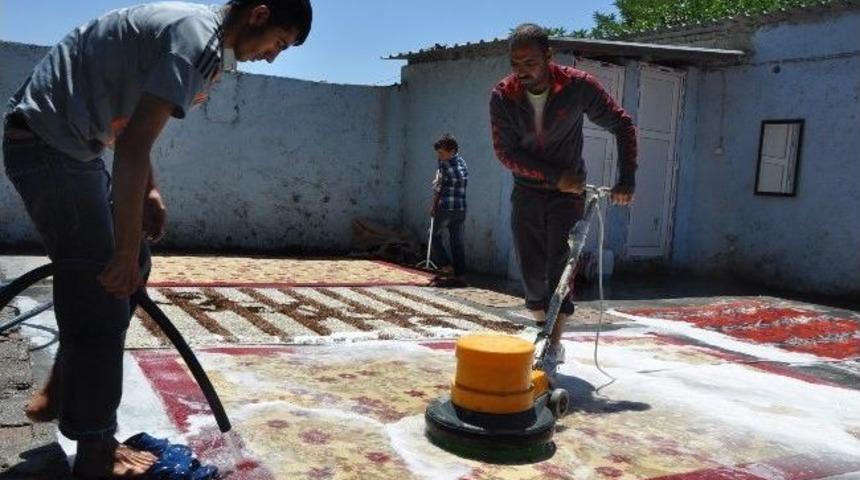 Cami Halıları &Uuml;cretsiz Yıkanacak