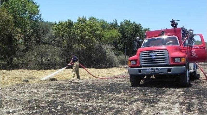 Fo&ccedil;a'da Y&uuml;ksek Gerilim Hattı Samanları Yaktı