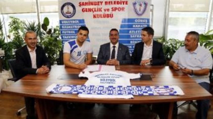 Şahinbey Voleybol Takımına Halk Bankasından Oyuncu Transferi