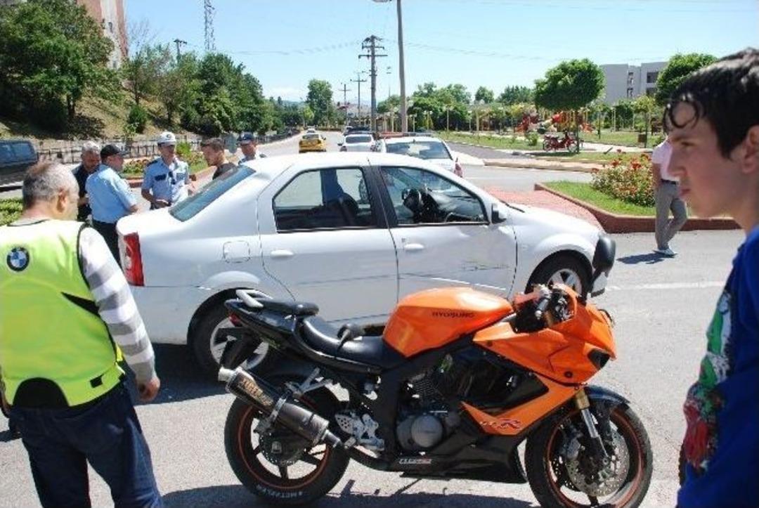 Otomobille Motosiklet &Ccedil;arpıştı: 1 Yaralı