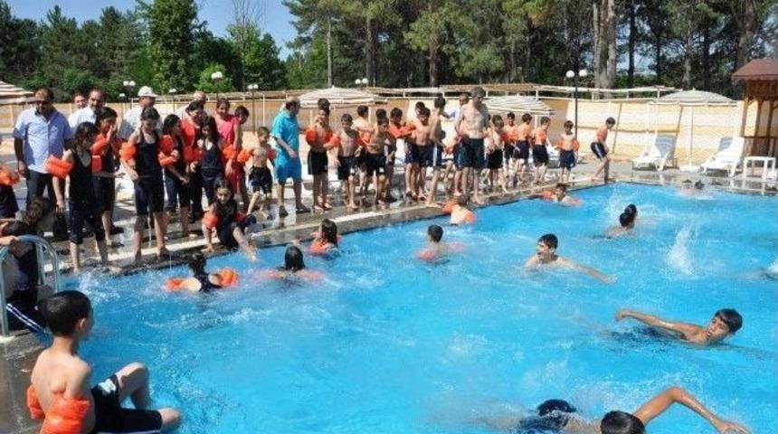 Diyarbakır&rsquo;da 'ben De Y&uuml;zmek İstiyorum' Kampanyası Start Aldı