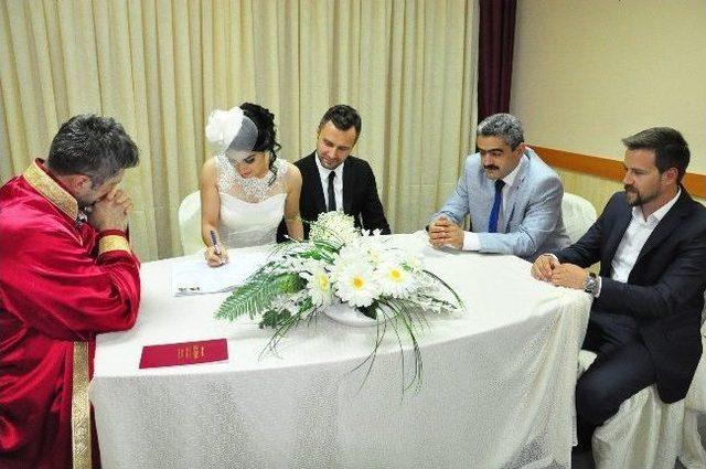 Alıcık, Öğrencisinin Nikah Şahitliğini Yaptı