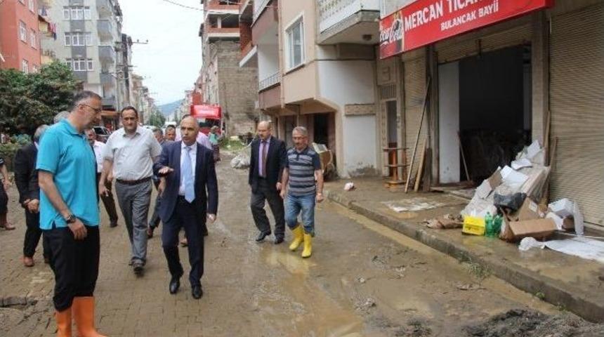 Vali Karahan, Sağanak Yağıştan Olumsuz Etkilenen Bulancak&rsquo;ta İncelemelerde Bulundu