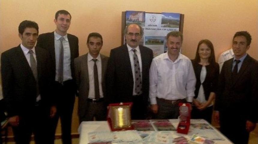 Anadolu İmam Hatip Lisesi&rsquo;ne Yılın Kaliteli Ekibi &Ouml;d&uuml;l&uuml;